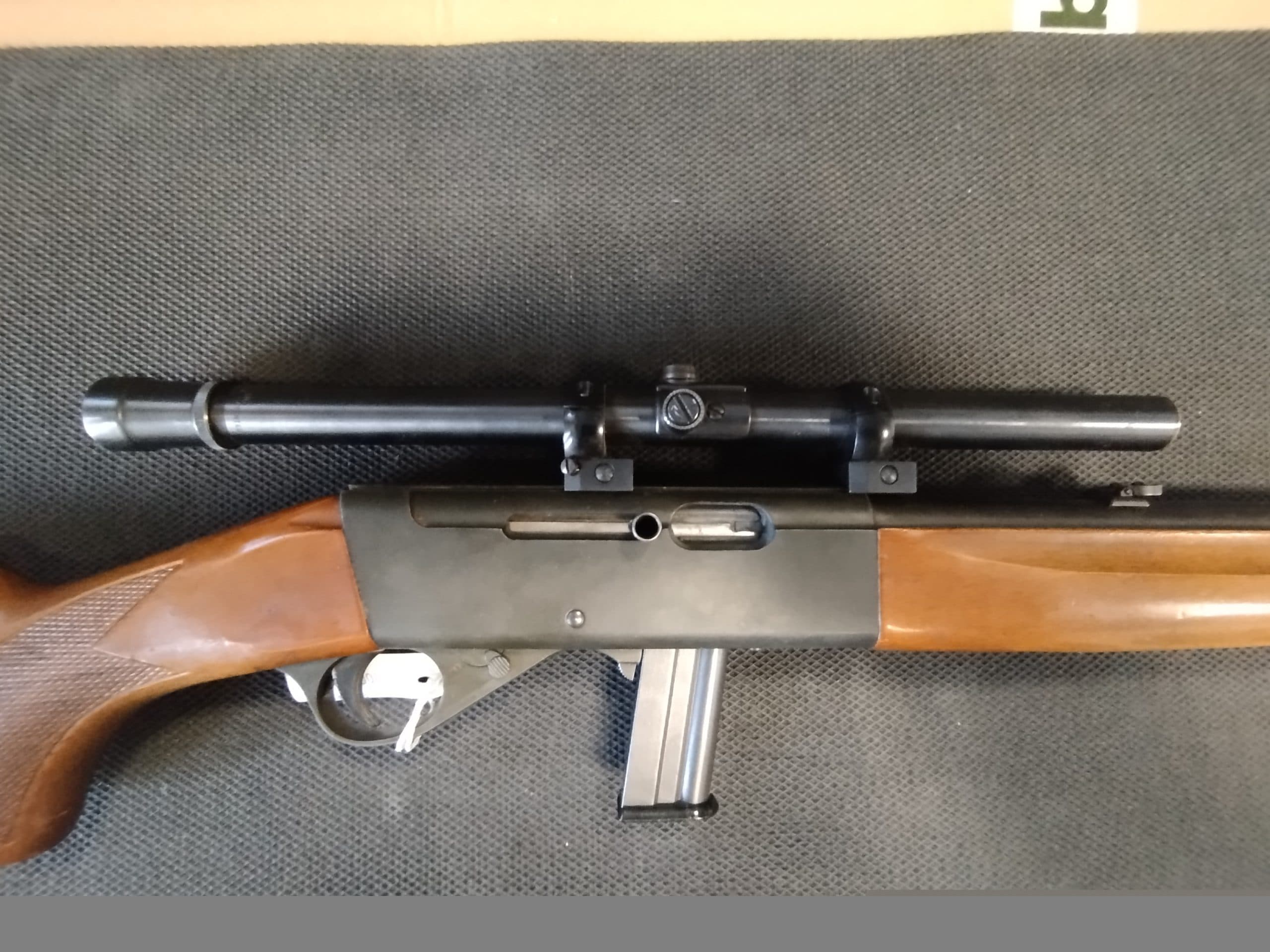 KARABINEK SAMOPOWTARZALNY ANSCHUTZ MODEL 520 cal.22lr